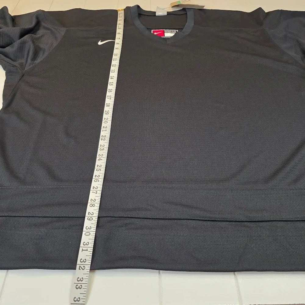 Nike Men's XL‎ Hockey Jersey Black Oversized Long Sleeve V-Neck FB8221-010 NEW
